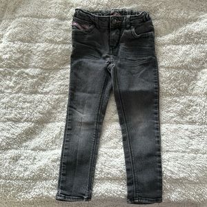 Faded black girls Levi’s jeans with pink accents